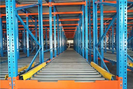 Estanterías de flujo continuo aplicadas en la industria de bebidas