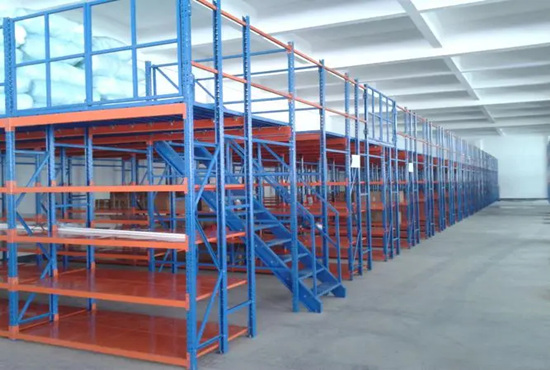 Entrepiso de almacén para hardware mecánico