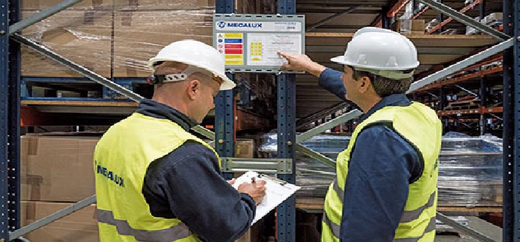 Inspección de estanterías para autoservicio