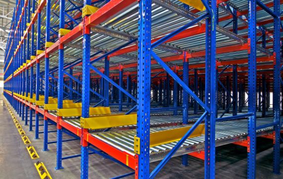 Instalación de estanterías para palets en movimiento