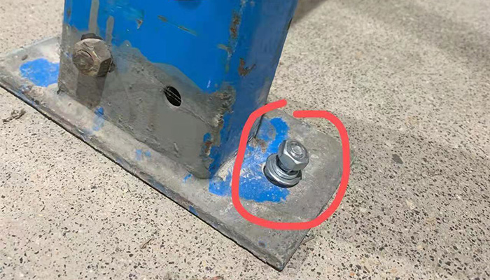 قم بفك البراغي